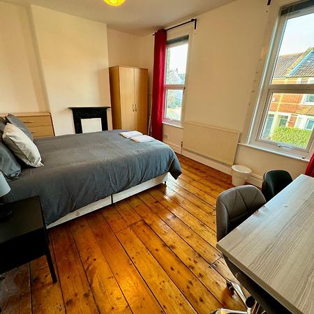 Delightful Room By Gloucester Road 布里斯托 外观 照片